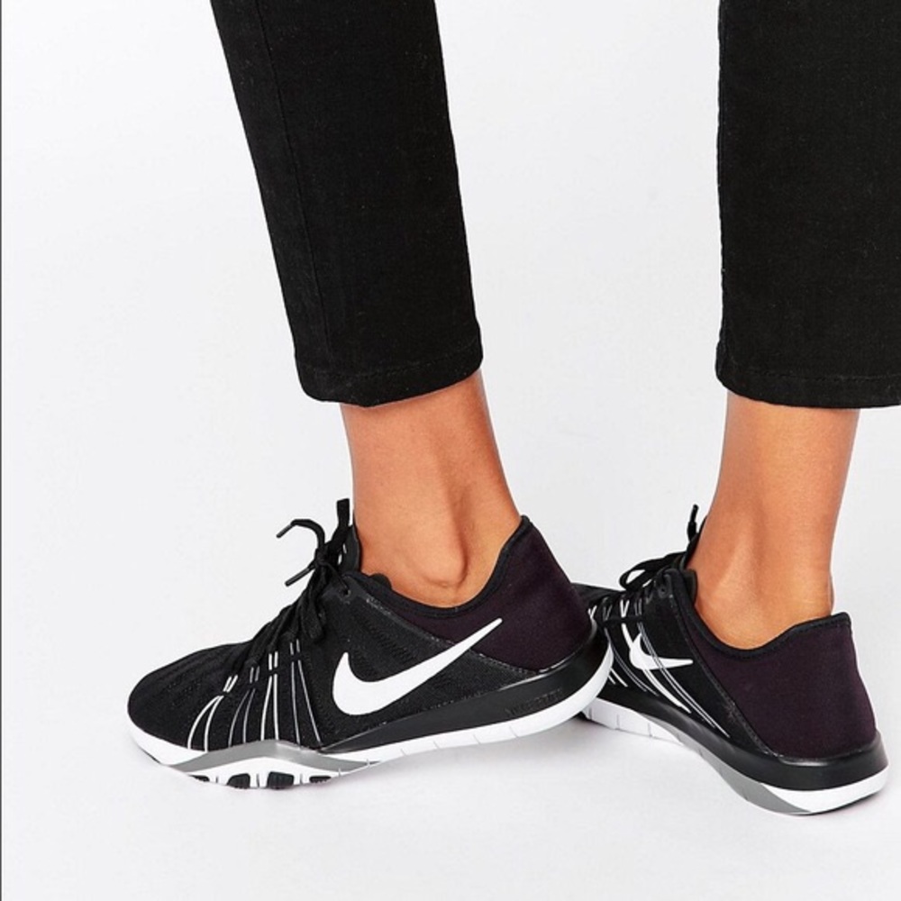 Nike Free Run Black Tennis Shoes Trainer EUC